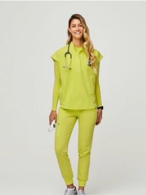 FIGS Women’s Citron Rafaela Scrub Top Small
